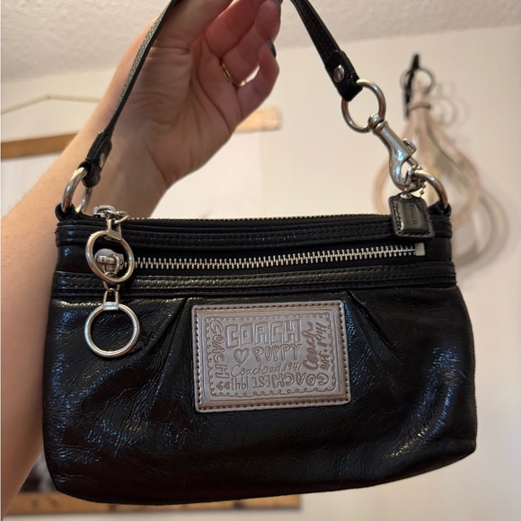 Coach Poppy Black Patent Wristlet with light grey Leopard Interior - Picture 2 of 7